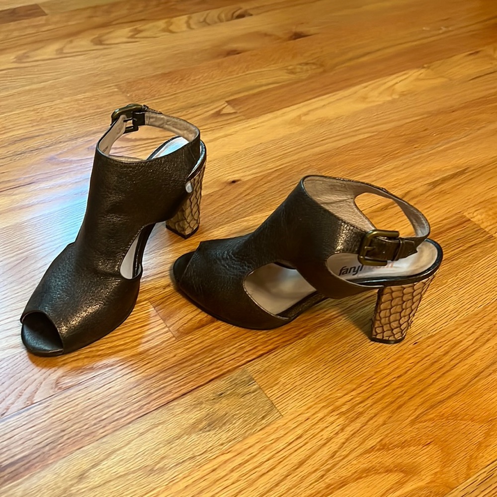 Shoe open toe. Anthropologie Fanyl Robin